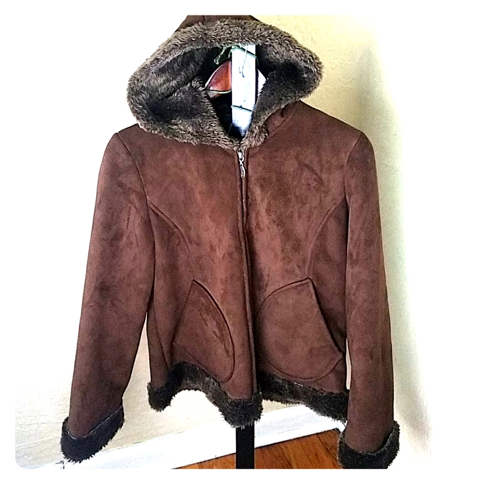 Fuzzy brown insulated women's hoodie coat